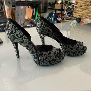 Nine West silver brocade peep toe heels Size 10